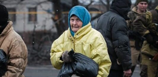 Чекайте на виплати: Укрпошта попередила про можливу затримку пенсій у березні - today.ua