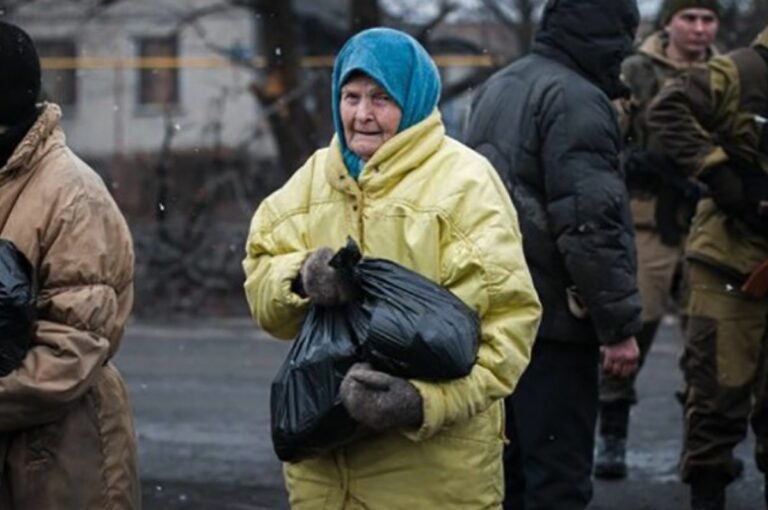 Чекайте на виплати: Укрпошта попередила про можливу затримку пенсій у березні - today.ua