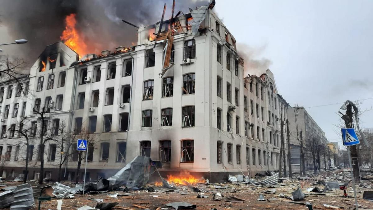 Центр Харькова подвергся сильному обстрелу (фото)