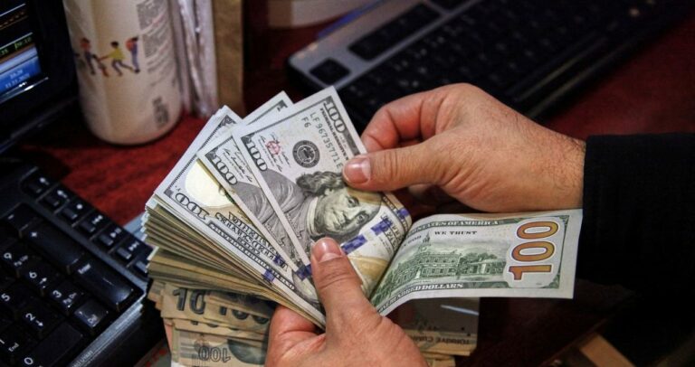 Доллар в Украине: что происходит с курсом, и когда украинцам разрешат покупать валюту    - today.ua