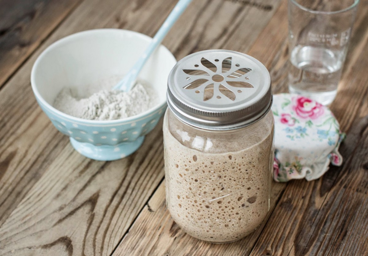 Закваска из муки и воды и простой рецепт сытного хлеба для всей семьи - today.ua