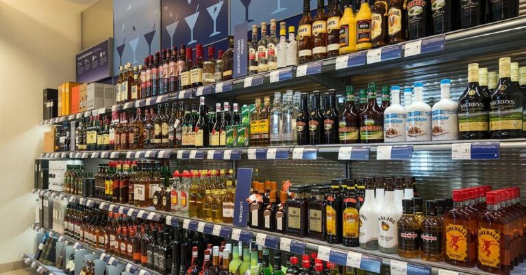 Магазины АТБ перестали продавать алкоголь с 1 марта    - today.ua