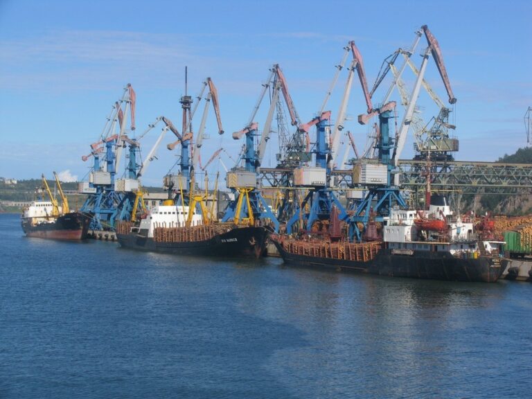 Оккупанты вывозят украинское зерно из порта Бердянска - today.ua