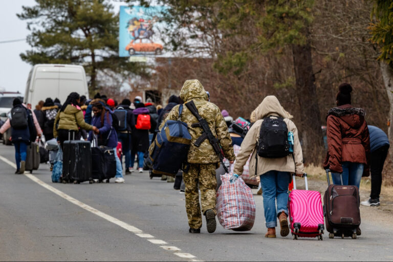 Европа предложила беженцам, успевшим вернуться в Украину, уехать на зиму в ЕС - today.ua