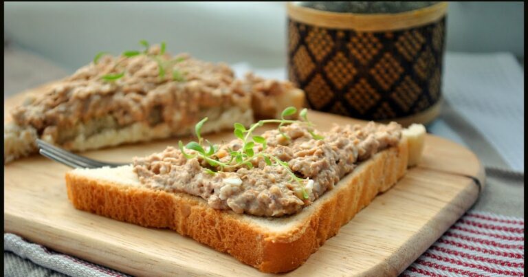 Быстрый и сытный перекус из хлеба и консервированного тунца - today.ua
