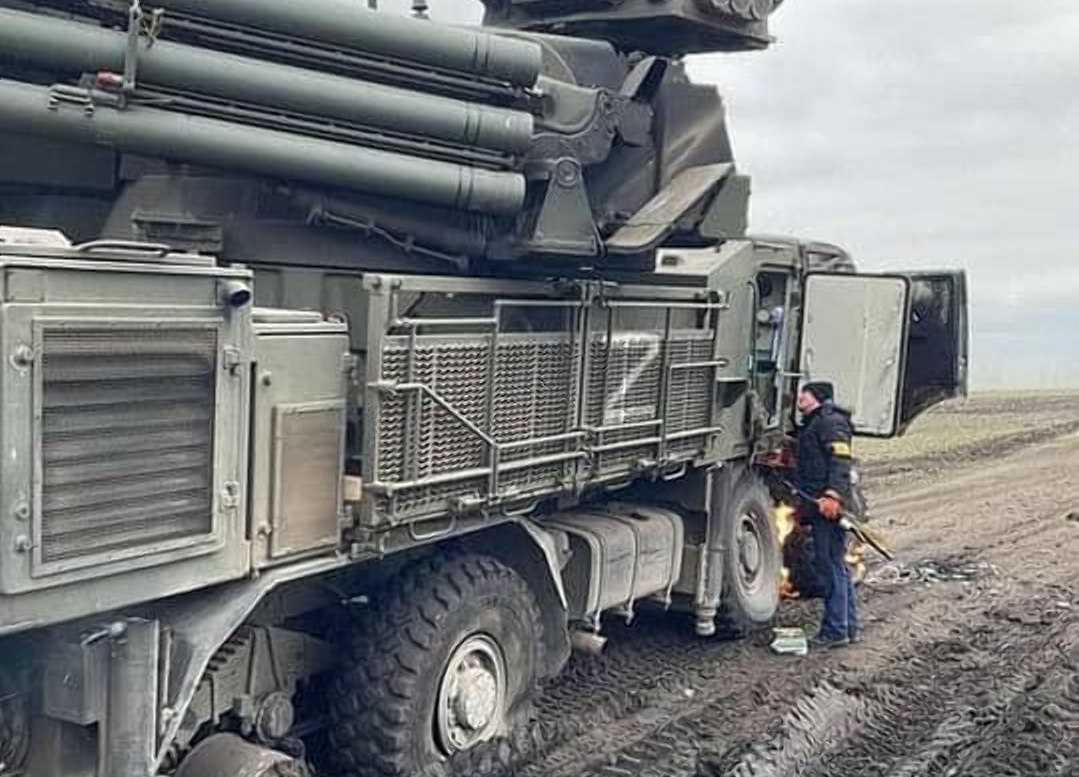 Під Миколаєвом місцеві жителі захопили "Панцер-С"