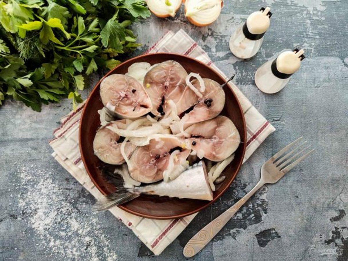 Маринованная скумбрия экспресс-посола: рецепт приготовления полезной закуски за 2 часа - today.ua
