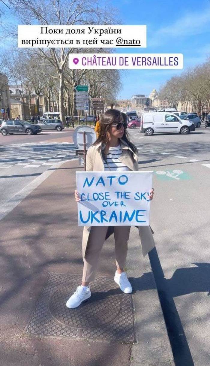 Самая красивая украинка Анна Неплях вышла на митинг в Париже с требованием закрыть небо над Украиной