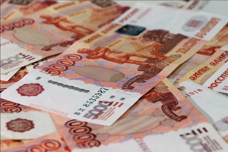 У Росії спустошуються обмінні пункти: долар іде за 180 рублів