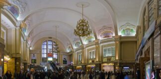 Укрзалізниця запустила додаткові евакуаційні потяги: графік на 3 березня - today.ua