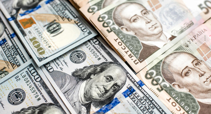 Украинцев предупредили о девальвации гривны и росте курса доллара 