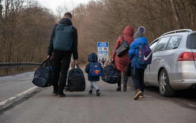 Влада знайшла спосіб дістати біженців за кордоном: як буде проходити мобілізація серед них - today.ua