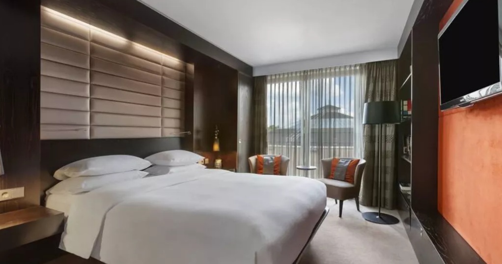 З голлівудським шиком: Меган Маркл та принц Гаррі зупинилися у номері готелю Нідерландів вартістю 77 тисяч гривень