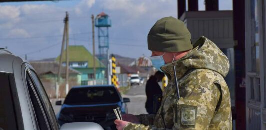 Некоторые категории мужчин смогут выезжать за границу во время войны - today.ua