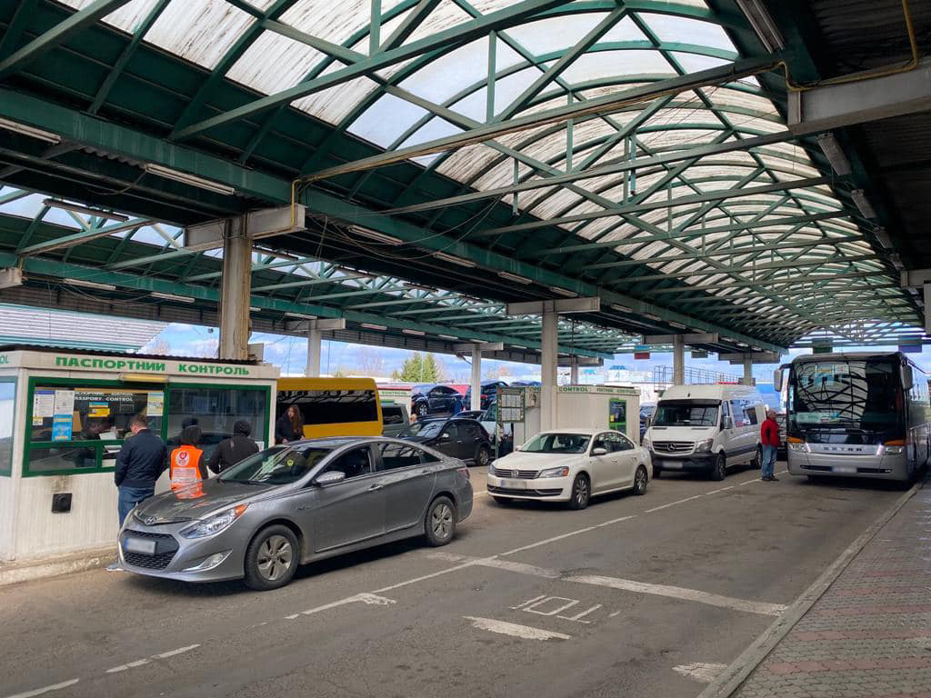 Украинцы могут выезжать в ЕС по внутренним паспортам