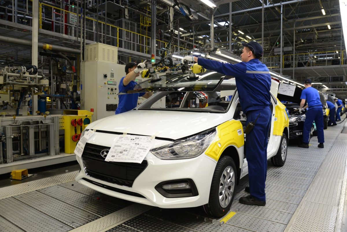 Hyundai призупинив випуск автомобілів у Росії