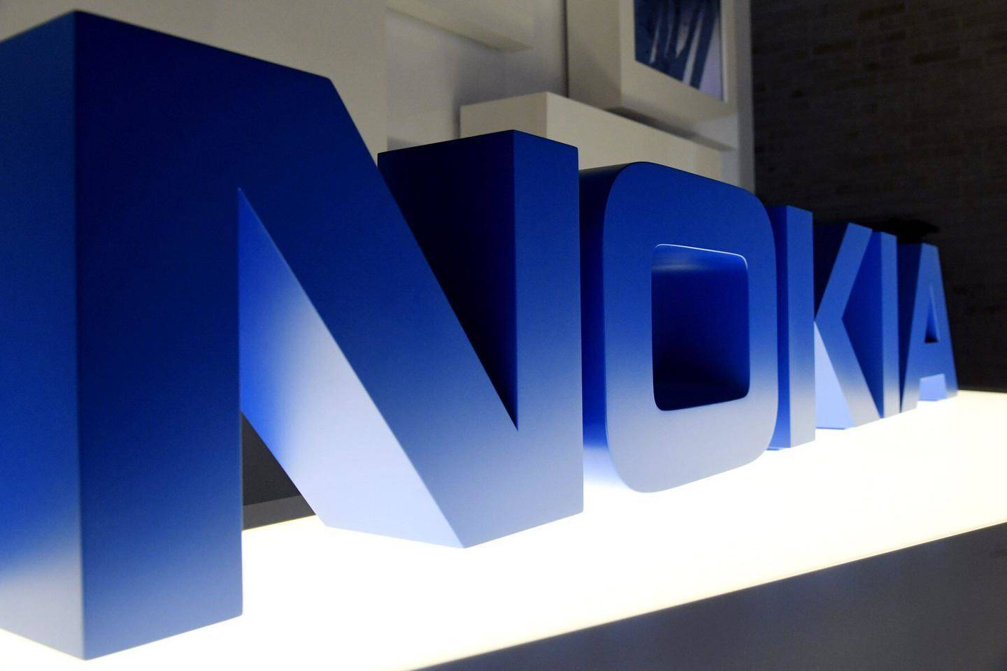 Nokia йде з РФ, але хоче обслуговувати свої мережі