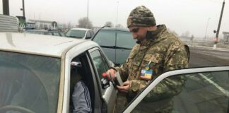 Кабмин упростил выезд за границу некоторым украинцам: кого пропускают вне очереди - today.ua