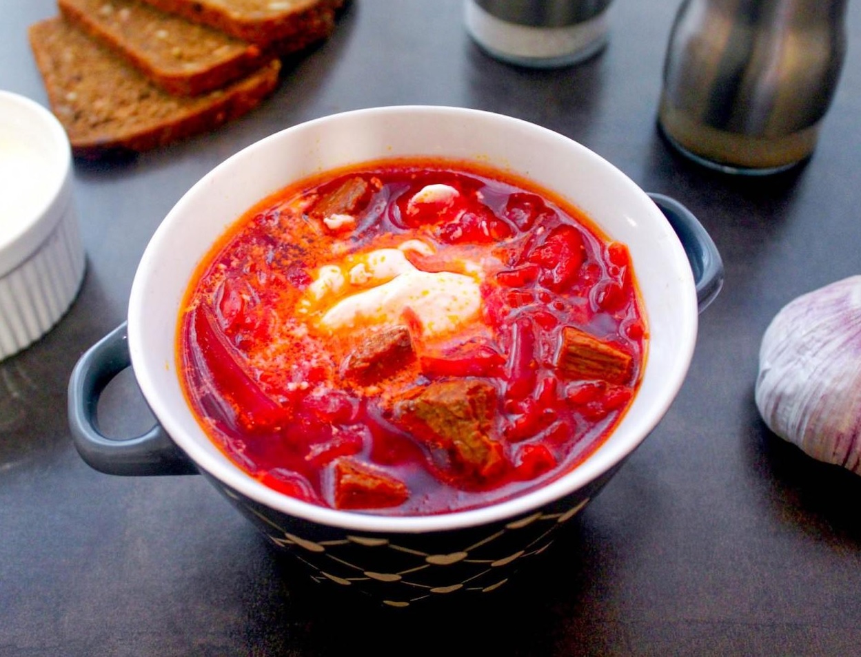 Ошибки при варке свеклы в борще: секреты сохранения цвета и вкуса блюда