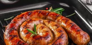 Домашня ковбаса до Великодня: бюджетний рецепт м'ясної закуски на святковий стіл - today.ua