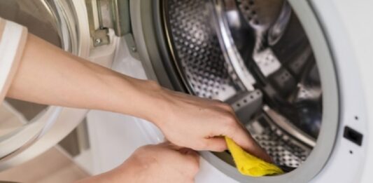 Два самых эффективных способов очистить стиральную машину от запаха плесени - today.ua