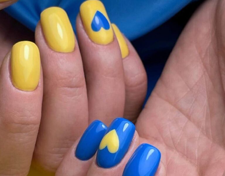 Манікюр у патріотичних тонах: нові ідеї для найактуальнішого дизайну нігтів - today.ua