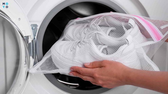 Названо найкращий спосіб випрати кросівки в пральній машині автомат