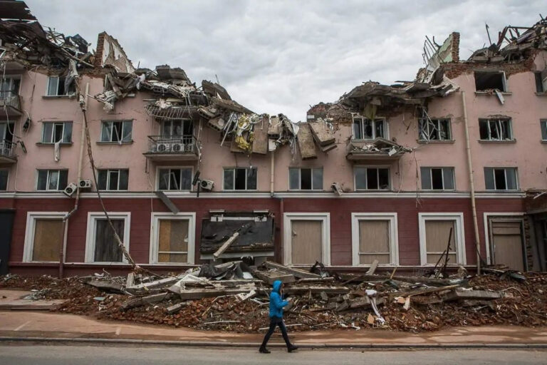 Украинцам продолжают начислять коммуналку за разрушенное жилье: когда начнут списывать задолженность - today.ua