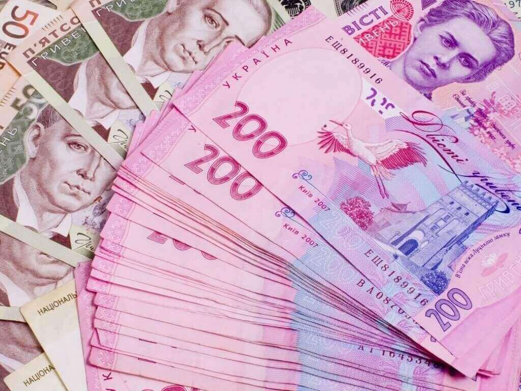 Переселенцям в Україні виплатять одноразову допомогу у розмірі 2500 грн: як отримати гроші