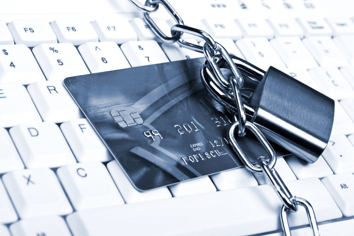 Украинцам разрешили снимать деньги с арестованных счетов: какие лимиты установлены на время войны