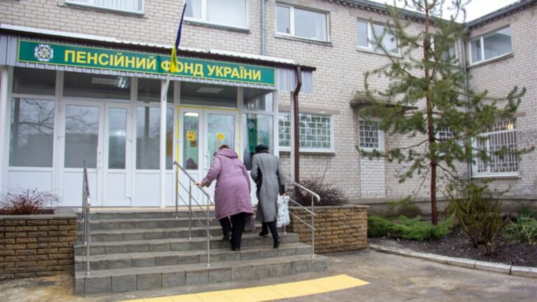 В Пенсионном фонде рассказали, почему не все украинцы получили пенсии за март: на что ушли деньги   - today.ua