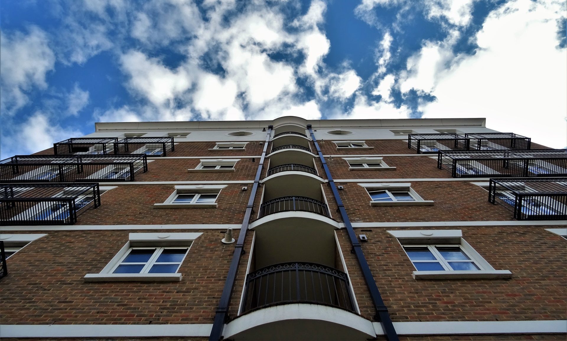 Скільки коштує купити квартиру на західній Україні: ціни на первинне та вторинне житло