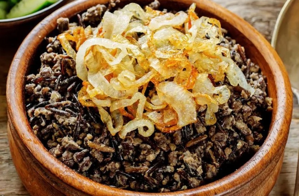 Жареный лук не пригорит и получится вкуснее, если добавить один секретный ингредиент