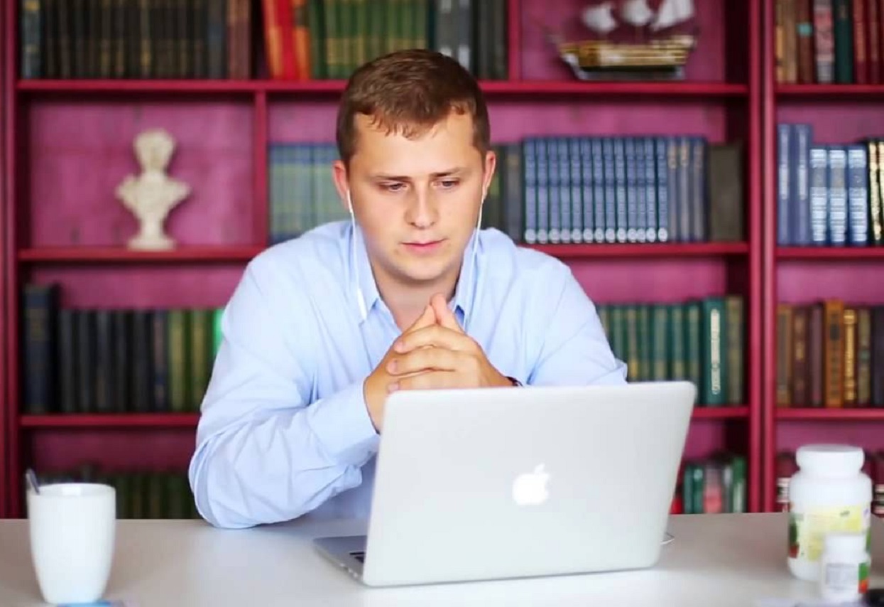 Українцям пропонують роботу без досвіду та освіти із зарплатою 20 000 гривень