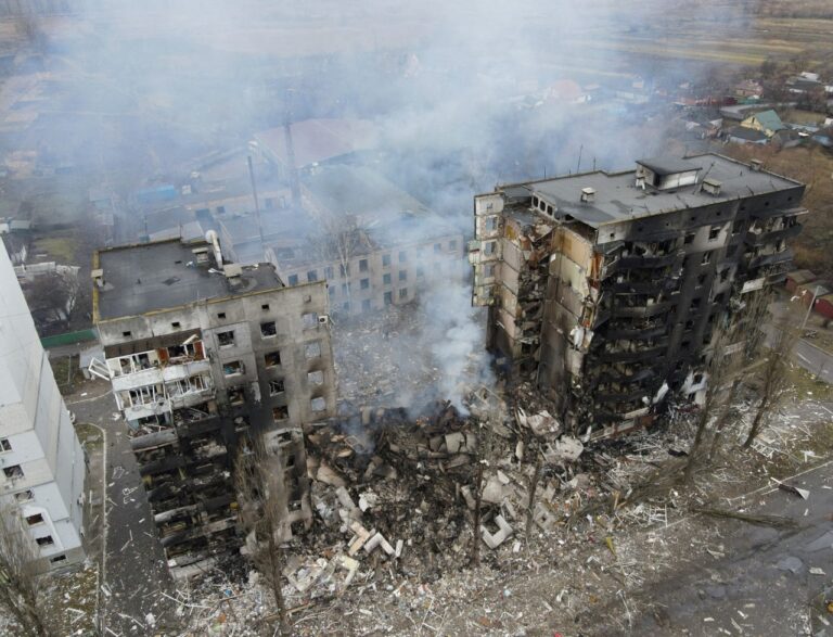 Проект взаимопомощи: украинцев призвали помочь в восстановлении разрушенного жилья - today.ua