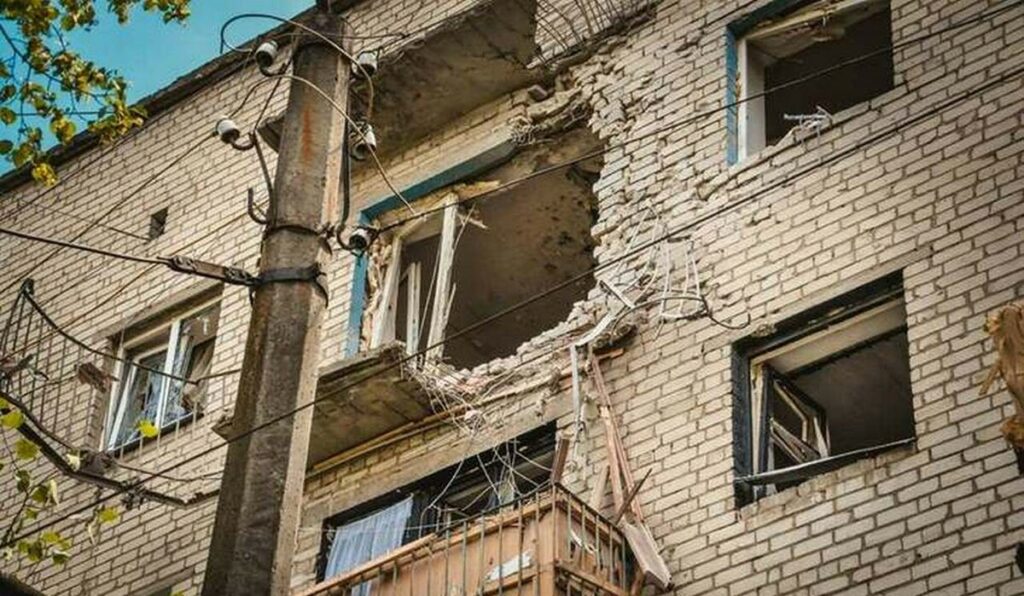 Українцям продовжують нараховувати комуналку за зруйноване житло: коли почнуть списувати борги