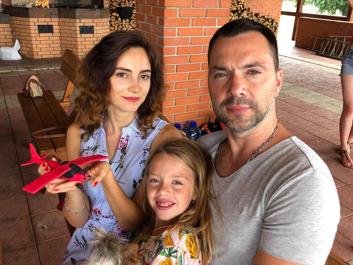 Олексій Арестович зізнався, як реагує дружина на його популярність - today.ua