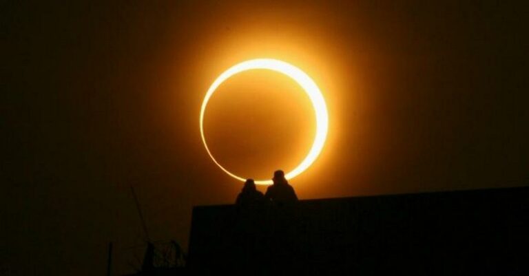 Названы два знака Зодиака, которые пострадают в день солнечного затмения 30 апреля - today.ua