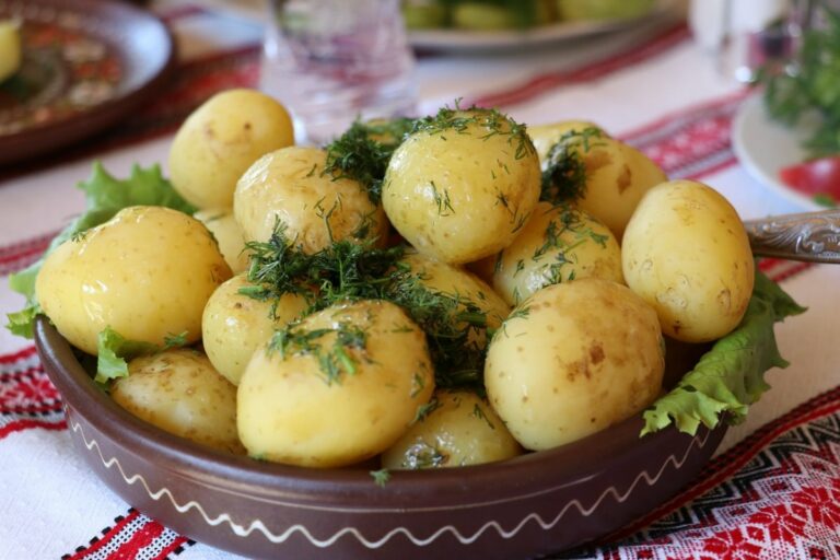 Як швидко зварити картоплю на гарнір: два перевірені способи від досвідчених господарок - today.ua