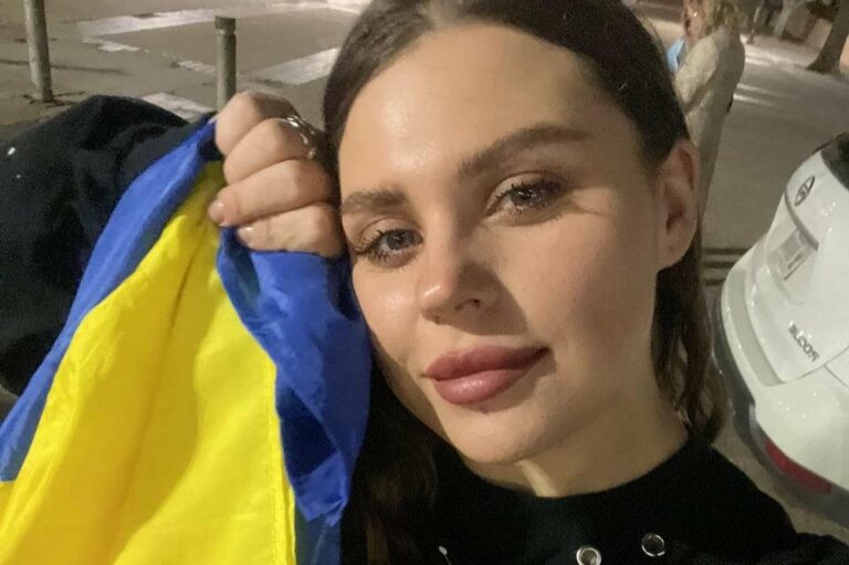 Исхудавшая солистка KAZKA уехала из Украины в США - today.ua