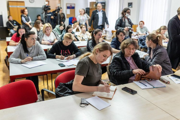 Как помогают украинским беженцам в Хорватии: условия пребывания, обучения и работы