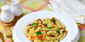 Смачна страва з тушонки та макаронів – швидкий рецепт домашнього обіду для всієї родини - today.ua