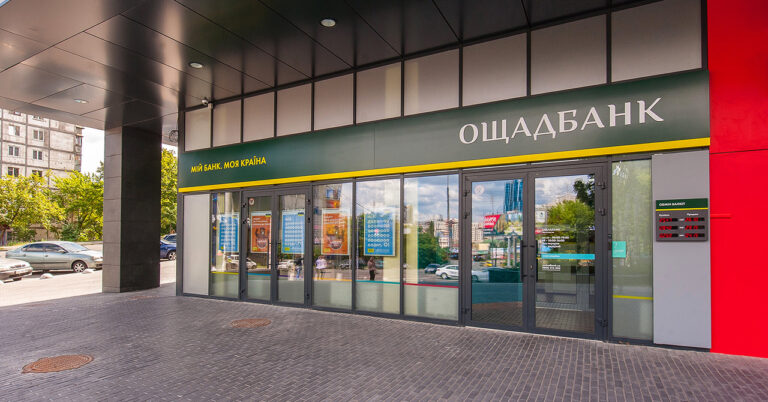 В Ощадбанку розповіли, чому у квітні припинили нараховувати українцям пенсії на банківські картки - today.ua