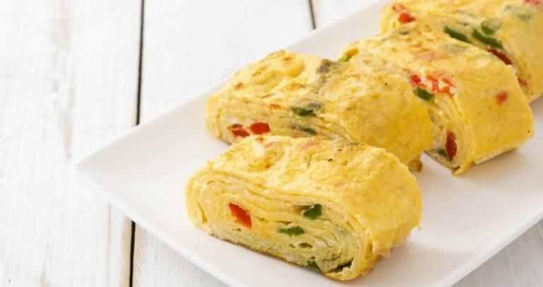 Слоеный омлет по-японски: простой рецепт вкусного завтрака из яиц - today.ua