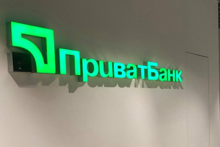 ПриватБанк призупинить грошові перекази та платежі: названо причину - today.ua
