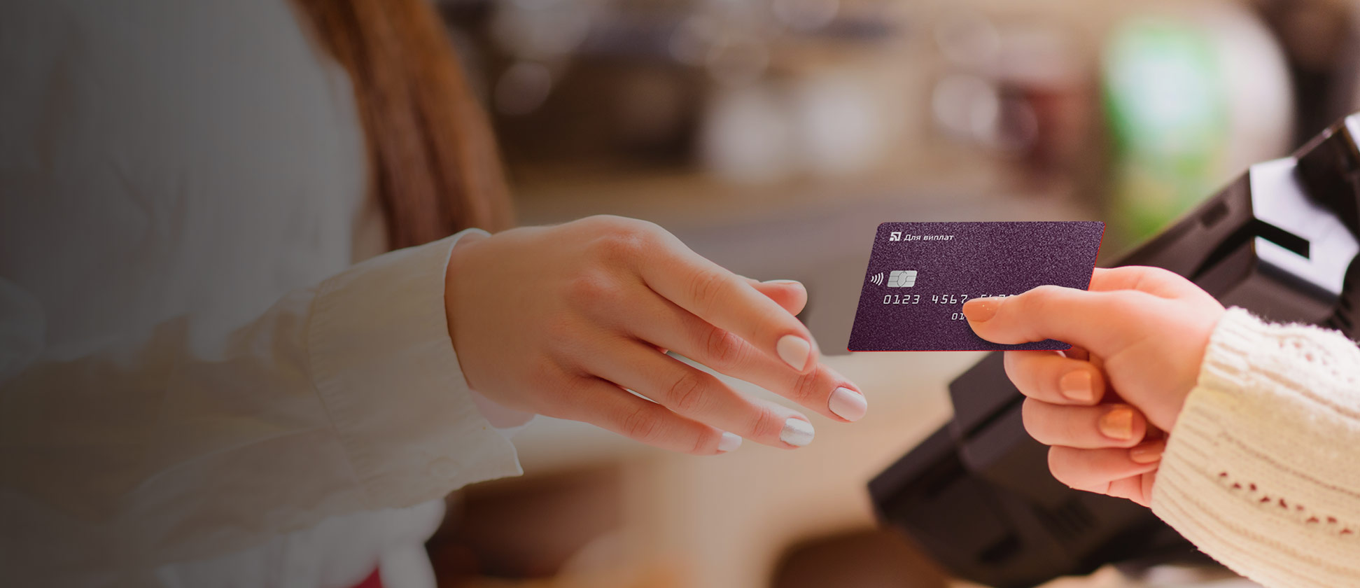 Переселенцам рассказали, как оформить ежемесячное пособие на карту ПриватБанка