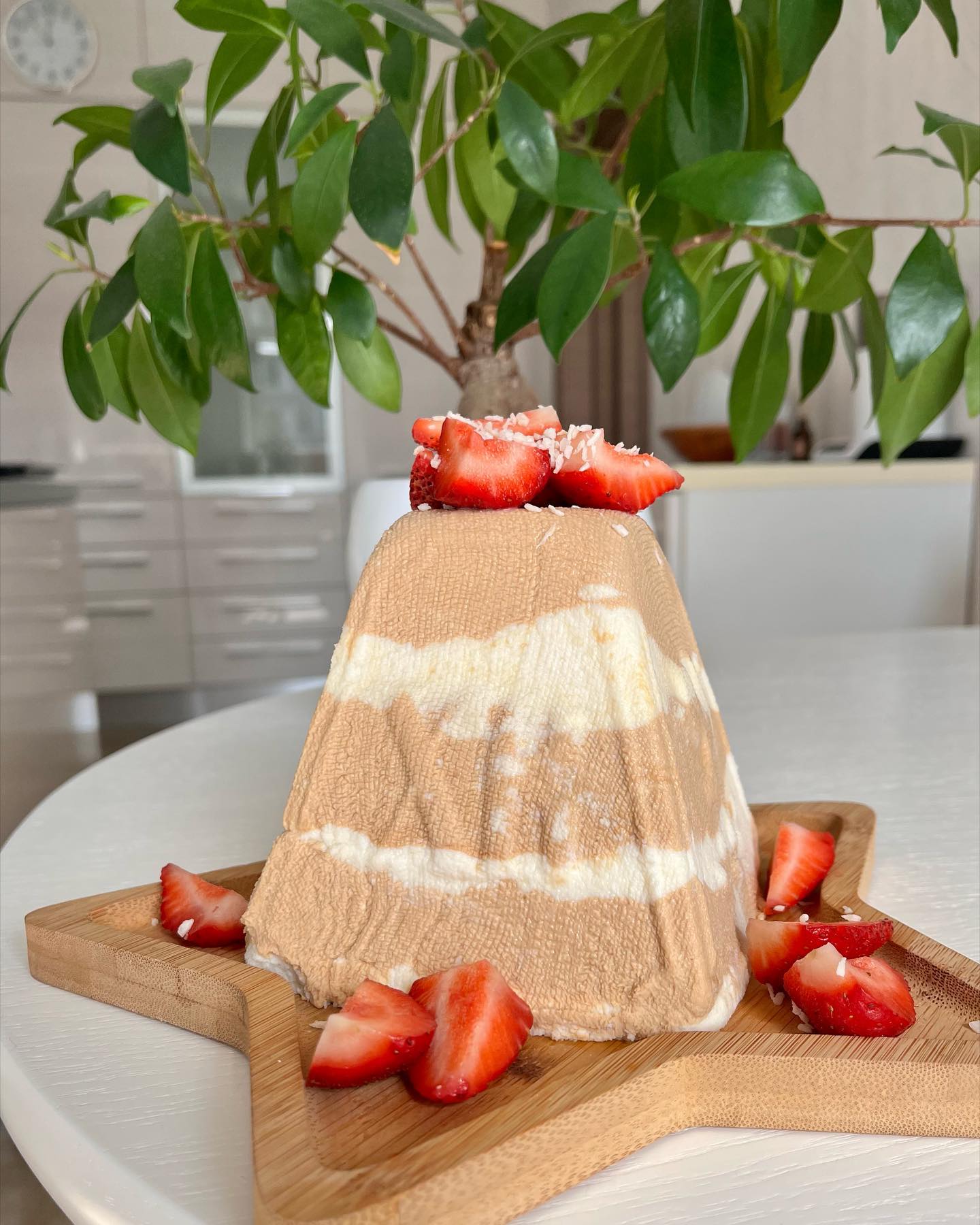 Карамельно-кокосовый кулич без выпечки – вкусный десерт с рикоттой на Пасху 2022