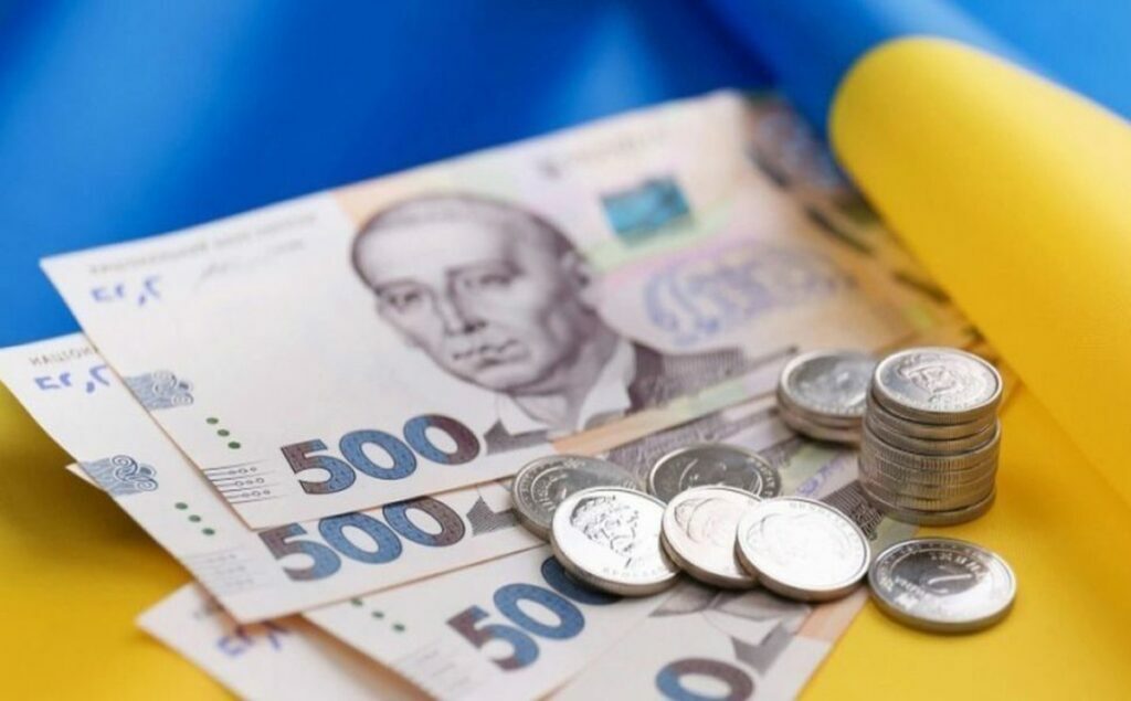 Стало відомо, коли зарплати в Україні повернуться до довоєнного рівня