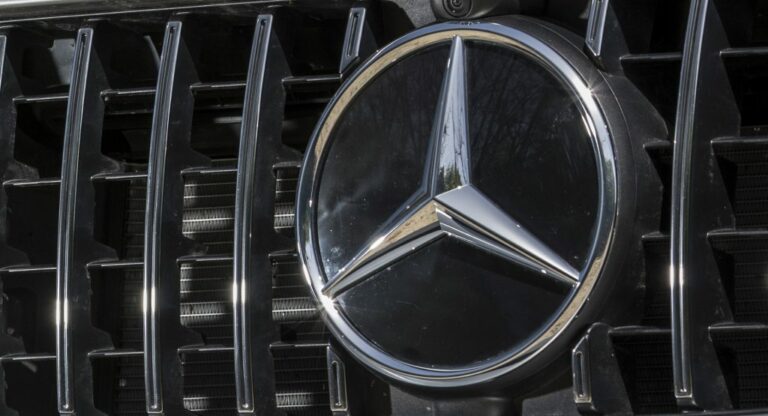 Mercedes отзывает 320 тыс. кроссоверов из-за проблем с тормозами - today.ua