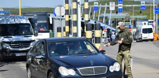 Водії-чоловіки зможуть виїжджати за кордон під час війни: деталі - today.ua